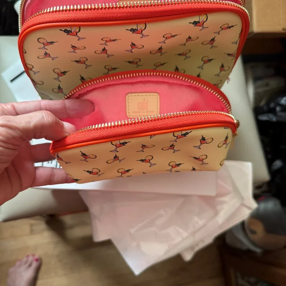 2 cabi makeup/travel bags - Picture 3 of 5